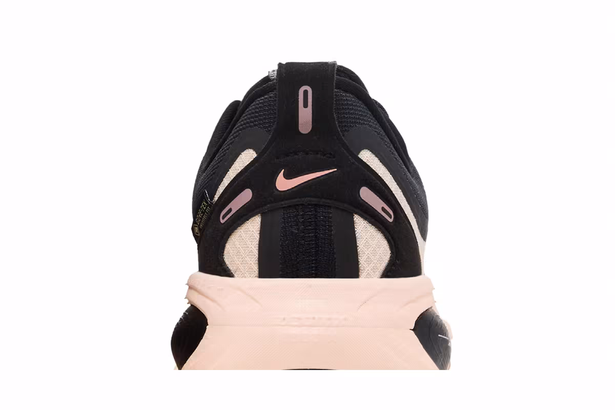 Nike Women's Vomero 18 GORE-TEX Black/Crimson Tint/Black/Black, view 8