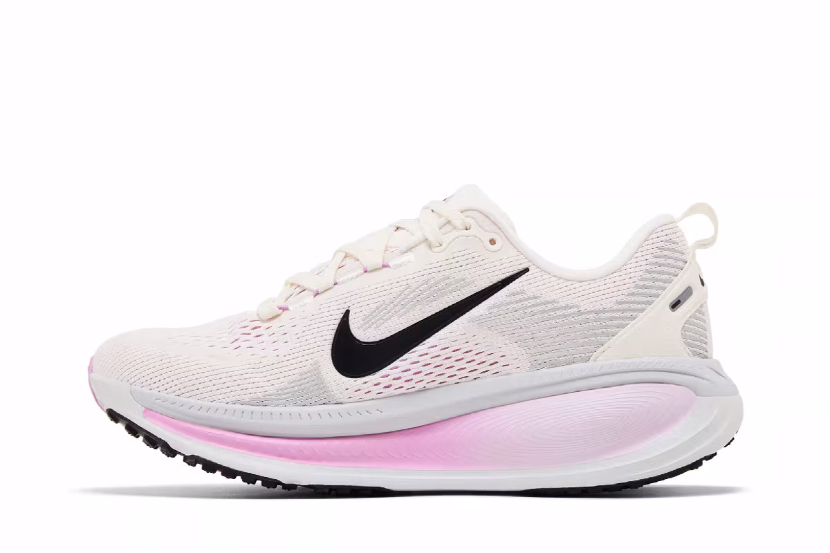 Nike Women's Vomero 18 Sail Doll, view 4