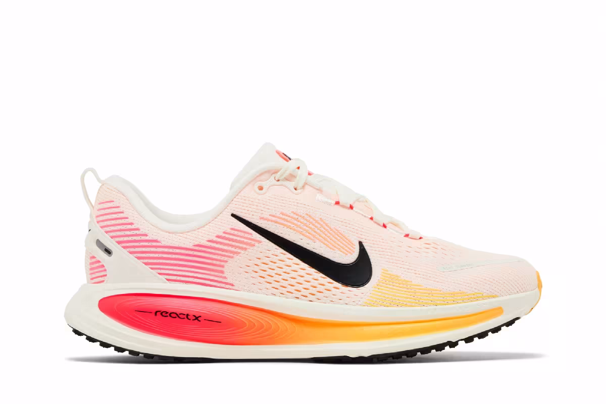Nike Vomero 18 GS Sail Bright Crimson, view 2