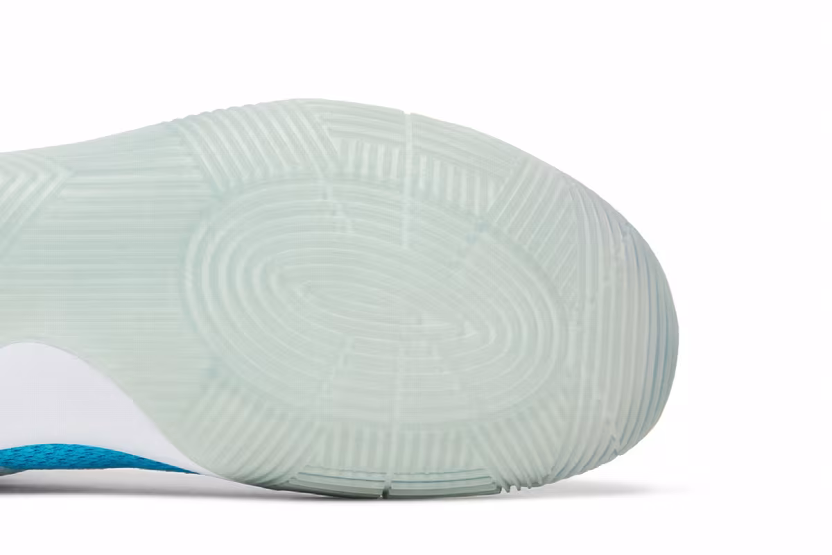 Nike Kyrie 2 Christmas, view 6