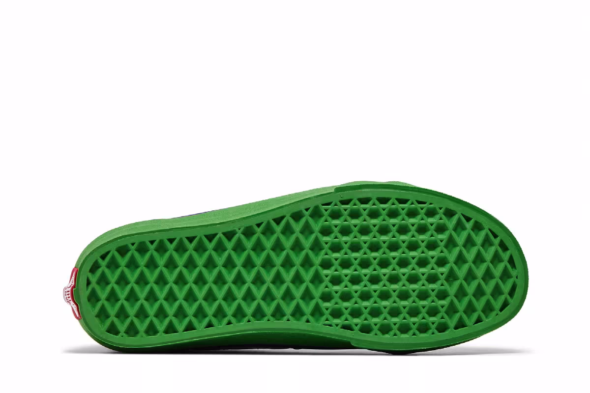Marvel x Vans Old Skool Avengers, view 5