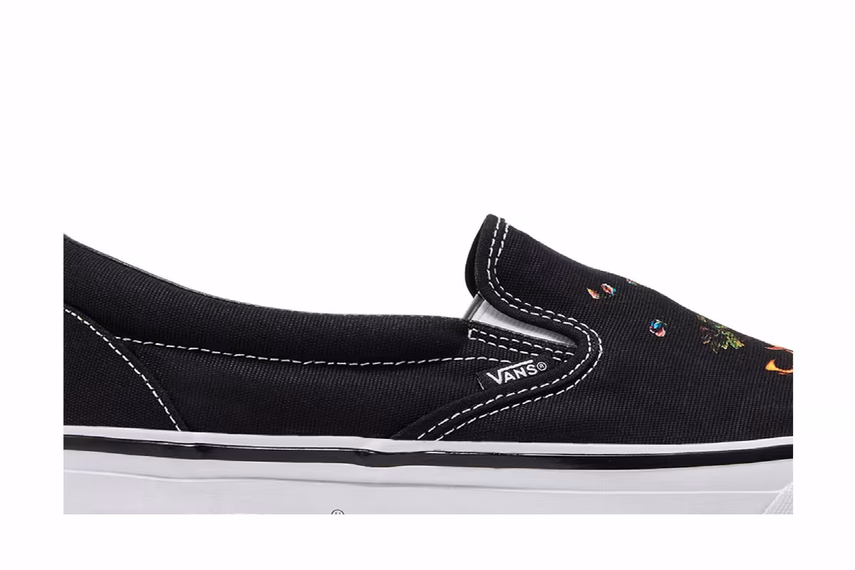 Undercover x Vans Classic Slip-On Black White, view 3