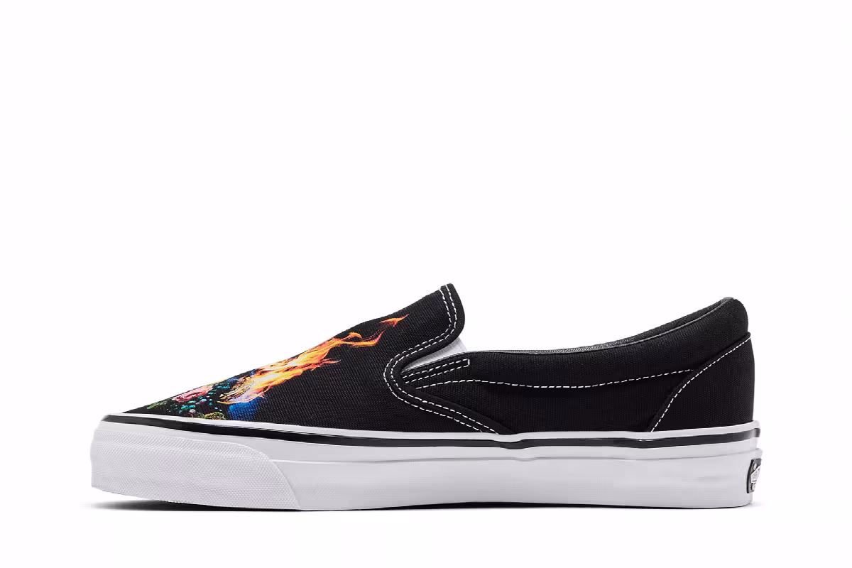 Undercover x Vans Classic Slip-On Black White, view 4