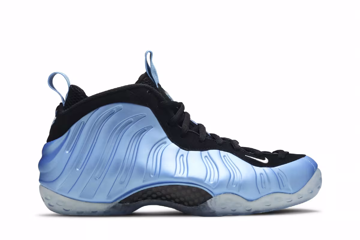 Nike Air Foamposite One University Blue, view 2