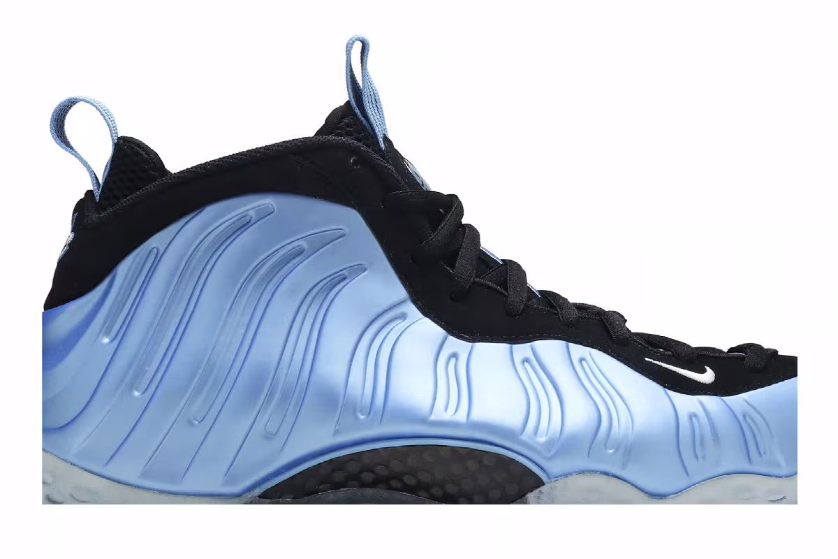 Nike Air Foamposite One University Blue, view 3