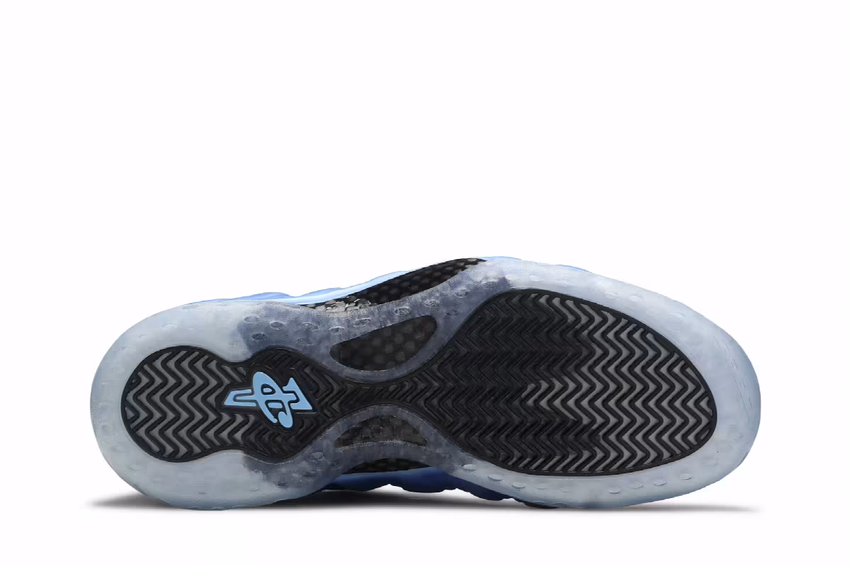 Nike Air Foamposite One University Blue, view 5