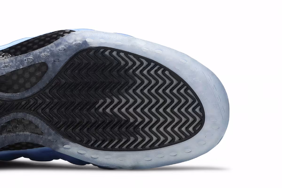 Nike Air Foamposite One University Blue, view 6