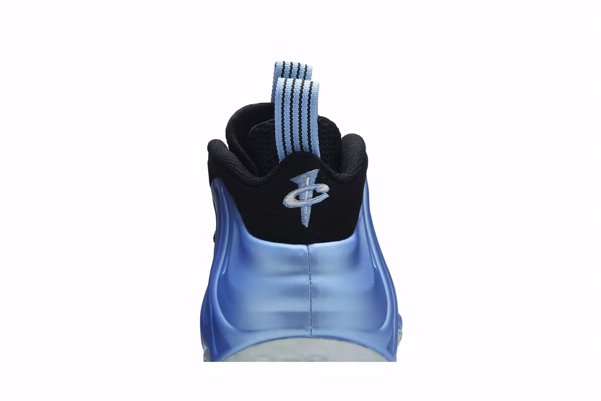 Nike Air Foamposite One University Blue, view 8