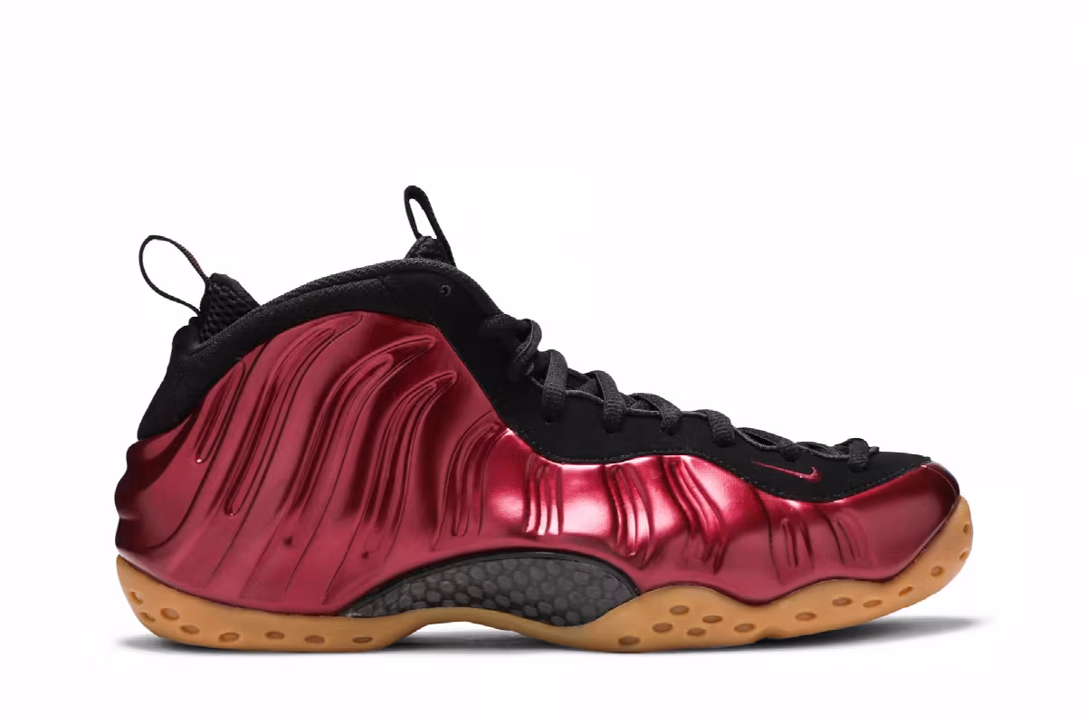 Nike Air Foamposite One Night Maroon, view 2