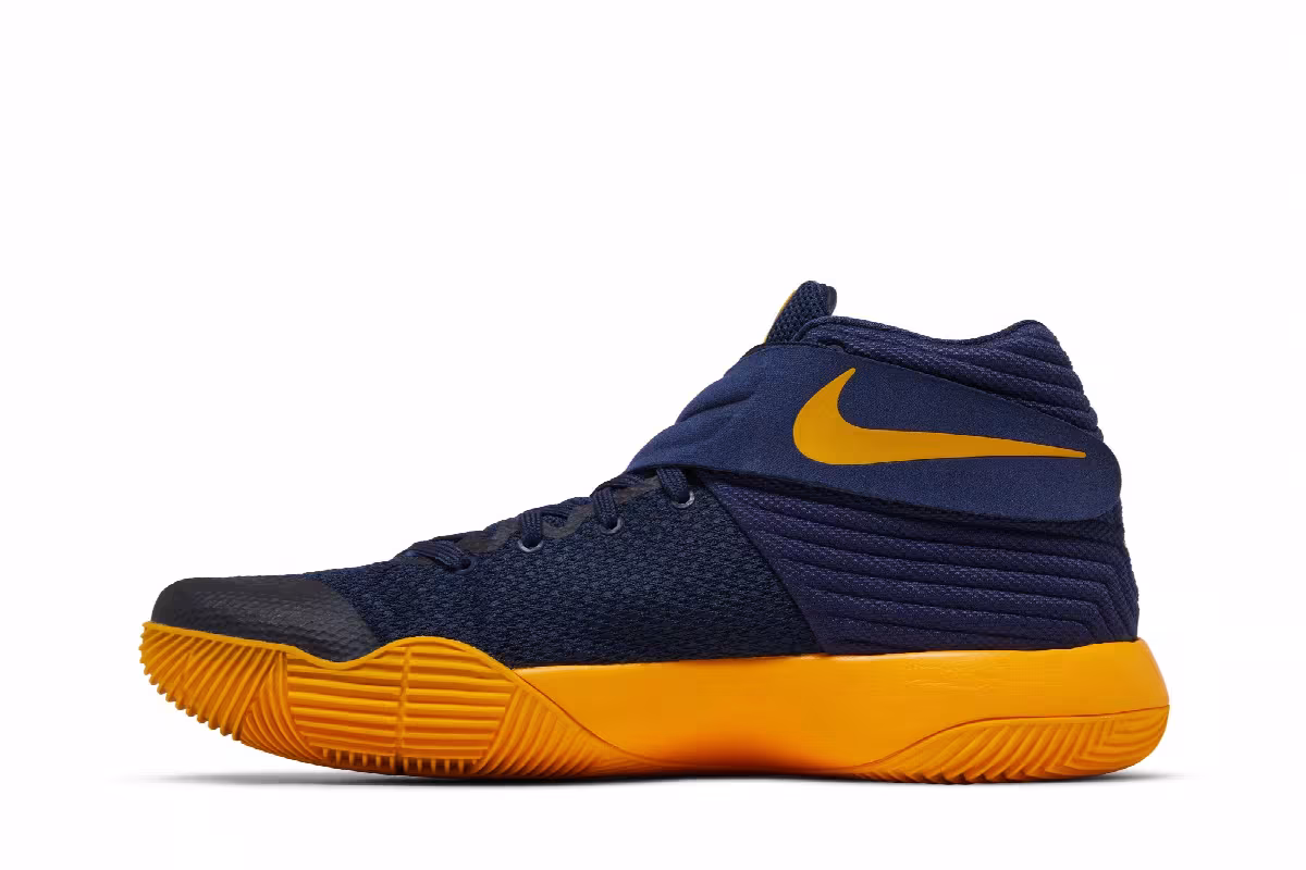 Nike Kyrie 2 Cavs, view 4