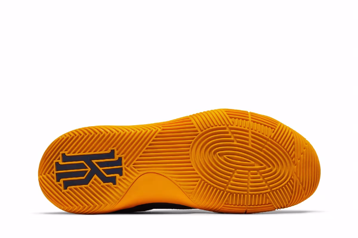 Nike Kyrie 2 Cavs, view 5