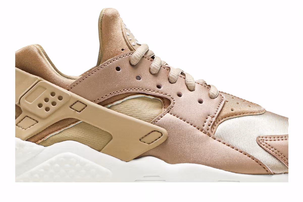 Nike Women's Huarache Run Rose Gold, view 3