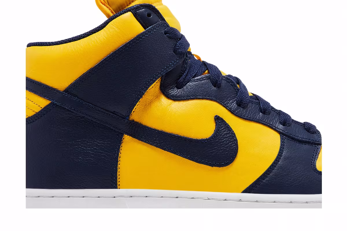 Nike Dunk High QS Michigan 2016, view 3