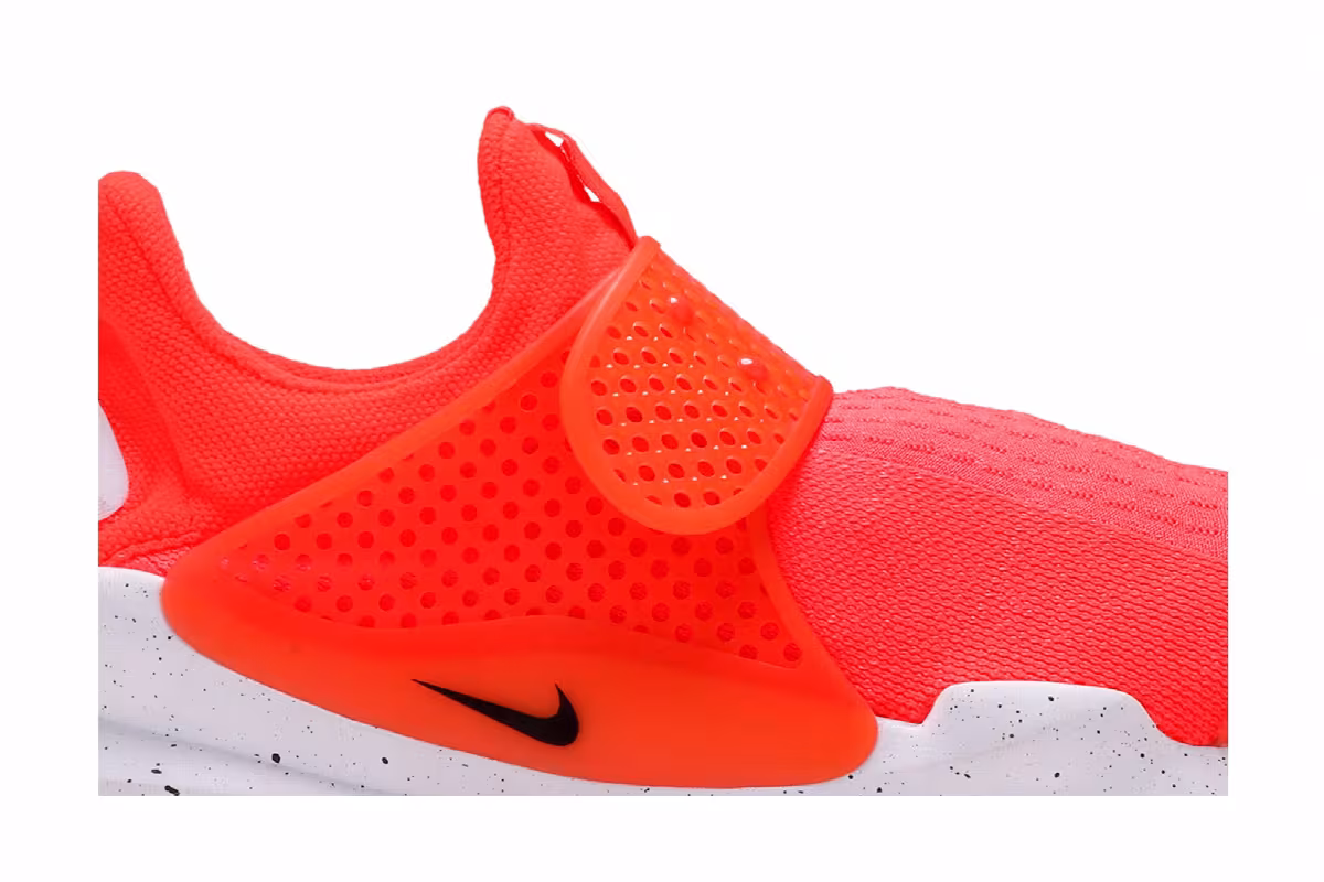 Nike Sock Dart SE Total Crimson, view 3