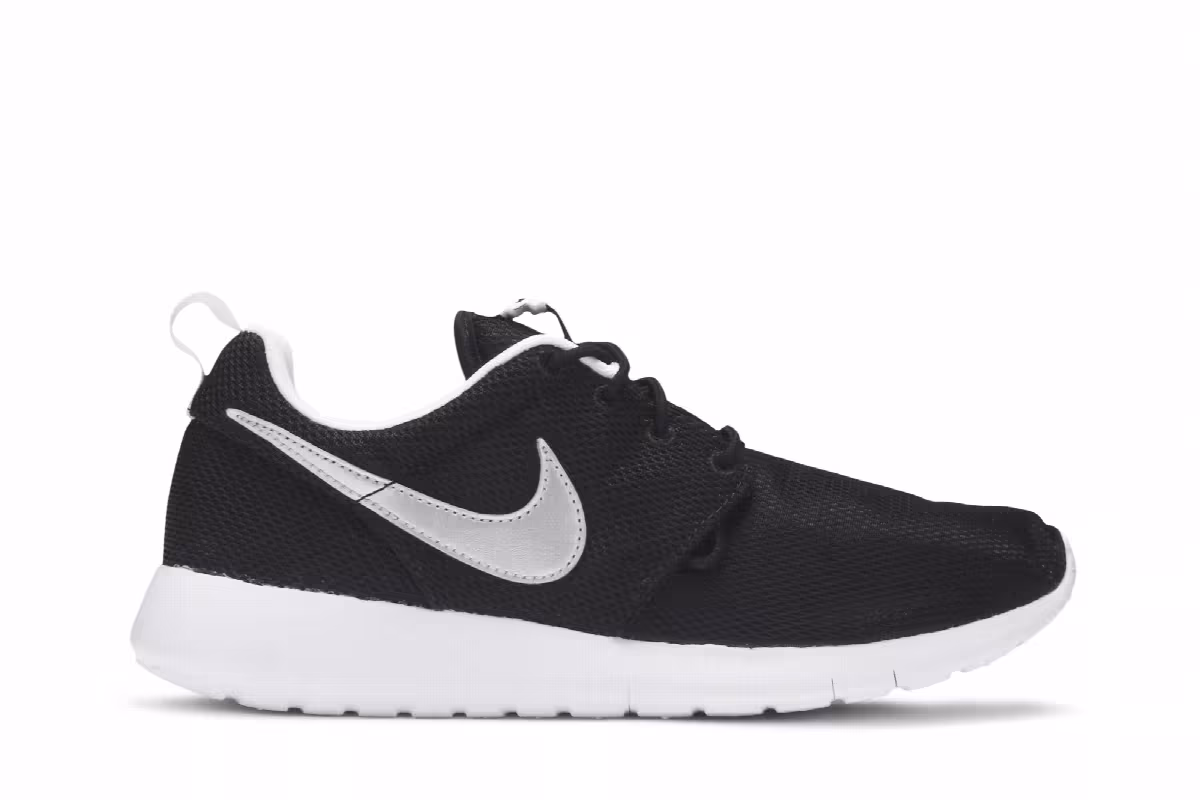 Nike Roshe One GS Black Metallic Silver, view 2