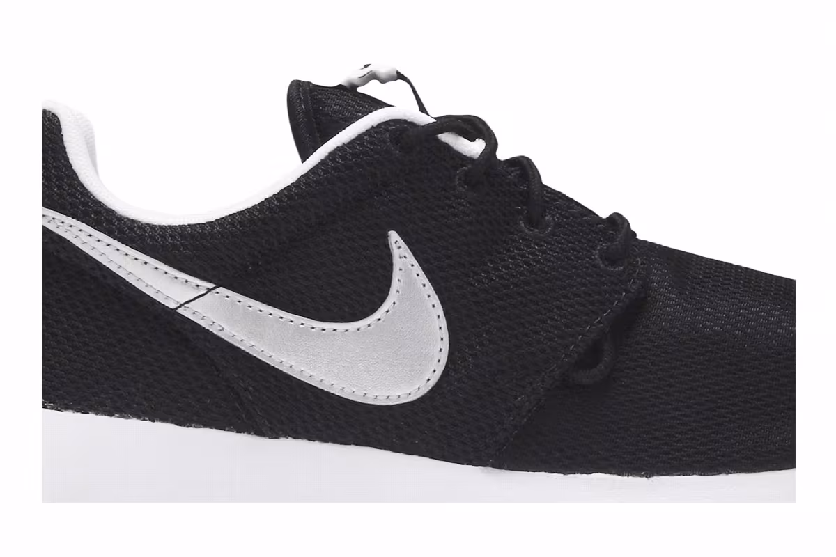 Nike Roshe One GS Black Metallic Silver, view 3