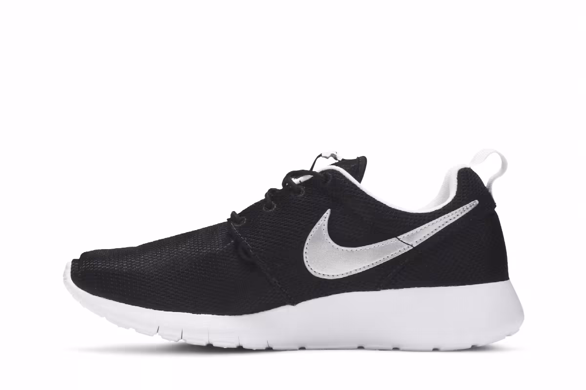 Nike Roshe One GS Black Metallic Silver, view 4