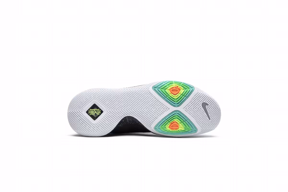 Nike Kyrie 3 Black Ice, view 5