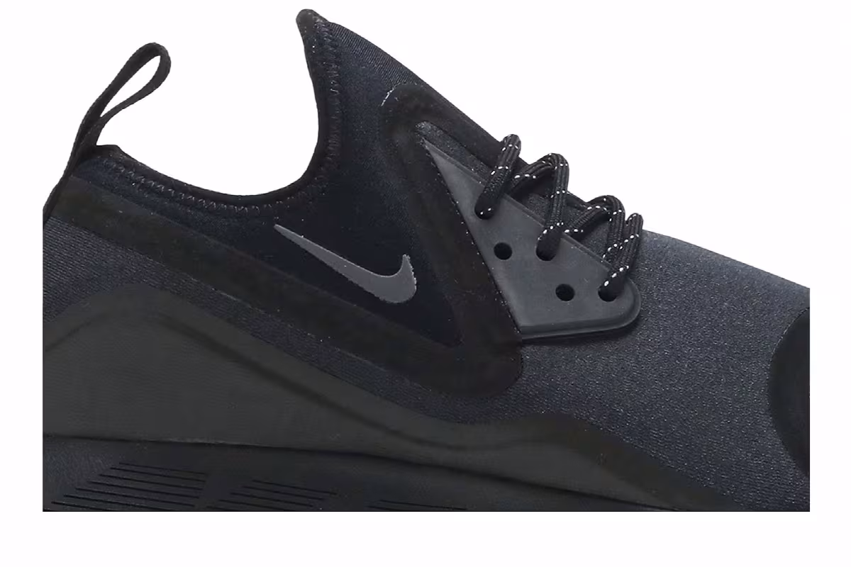 Nike Lunarcharge Essential Triple Black, view 3