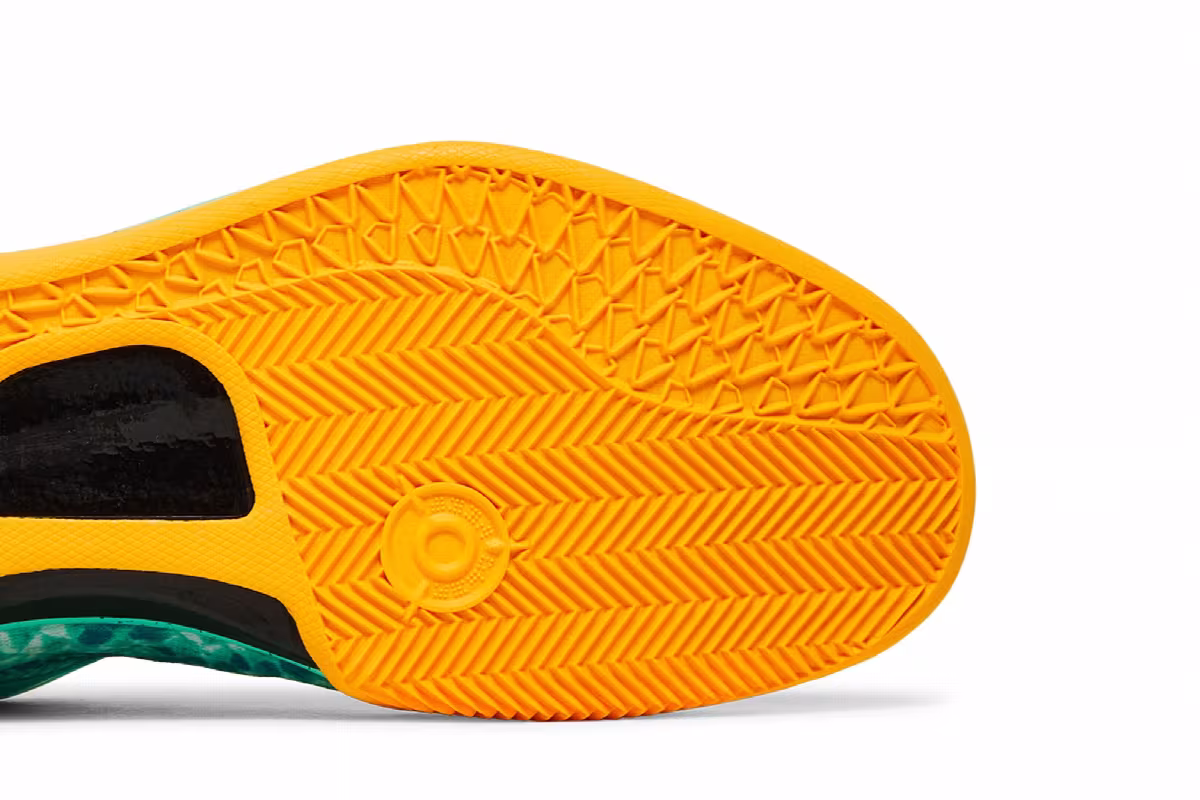 Nike Kobe 8 Green Glow, view 6