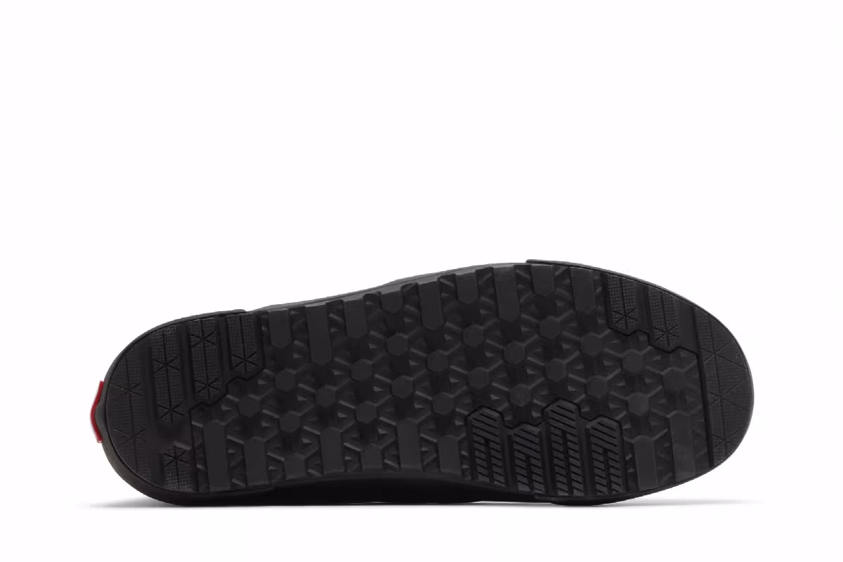 Vans Sk8-Hi MTE-2 Triple Black, view 5