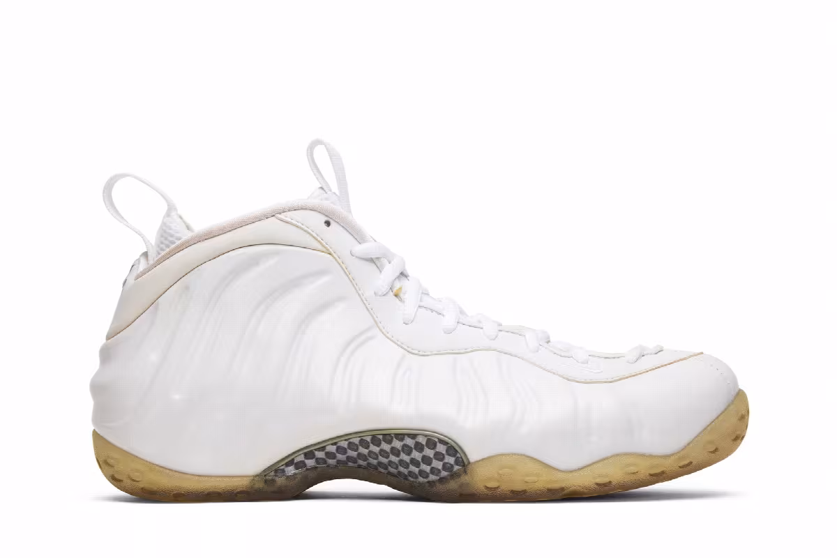 Nike Air Foamposite One White-Out, view 2