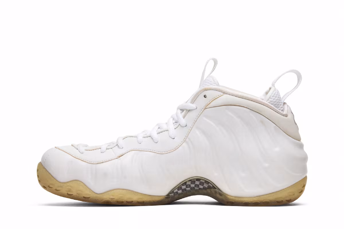 Nike Air Foamposite One White-Out, view 4