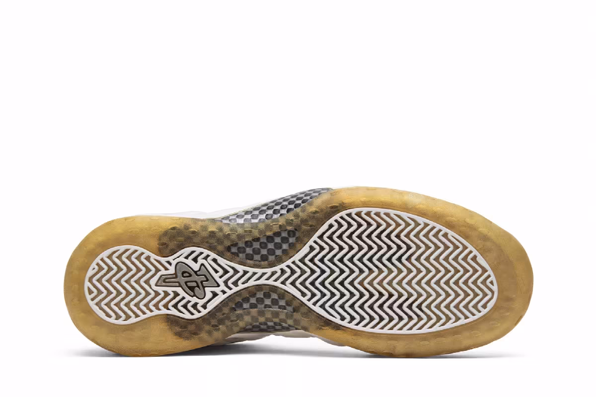 Nike Air Foamposite One White-Out, view 5