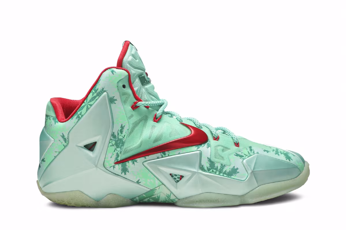Nike LeBron 11 Christmas, view 2