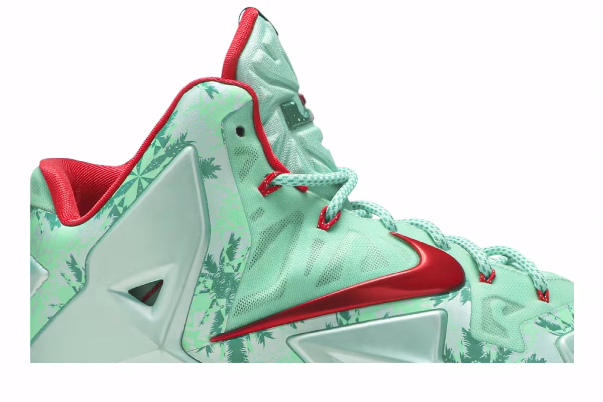 Nike LeBron 11 Christmas, view 3