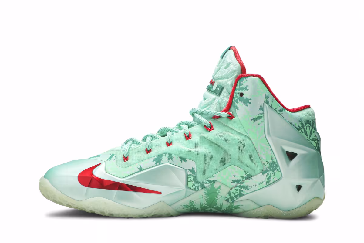 Nike LeBron 11 Christmas, view 4
