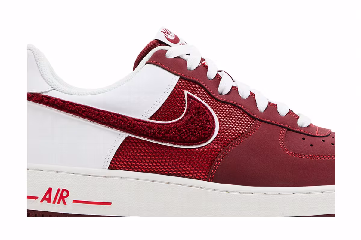 Nike Air Force 1 Low Hyper Red, view 3