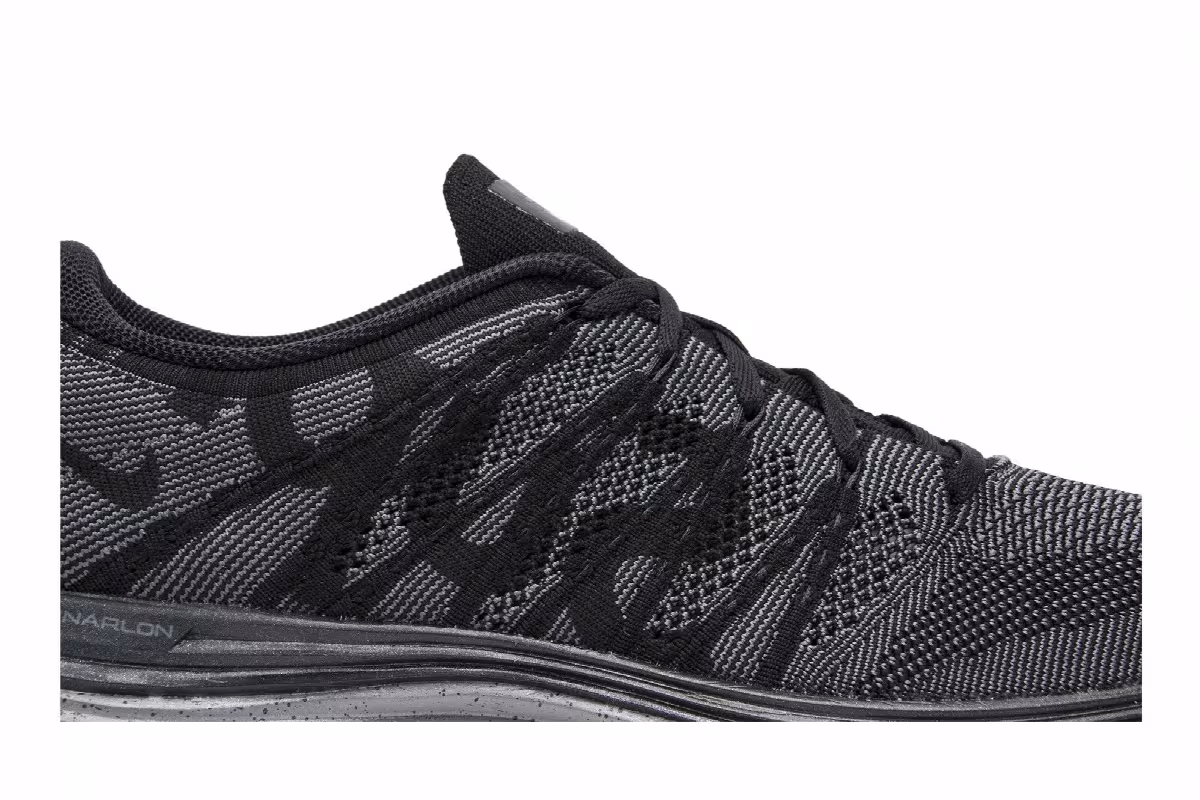 Supreme x Nike Flyknit Lunar1+ Black, view 3