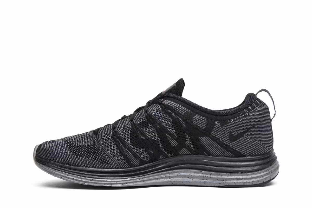 Supreme x Nike Flyknit Lunar1+ Black, view 4