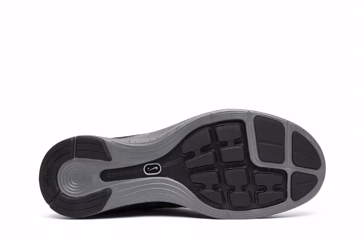 Supreme x Nike Flyknit Lunar1+ Black, view 5