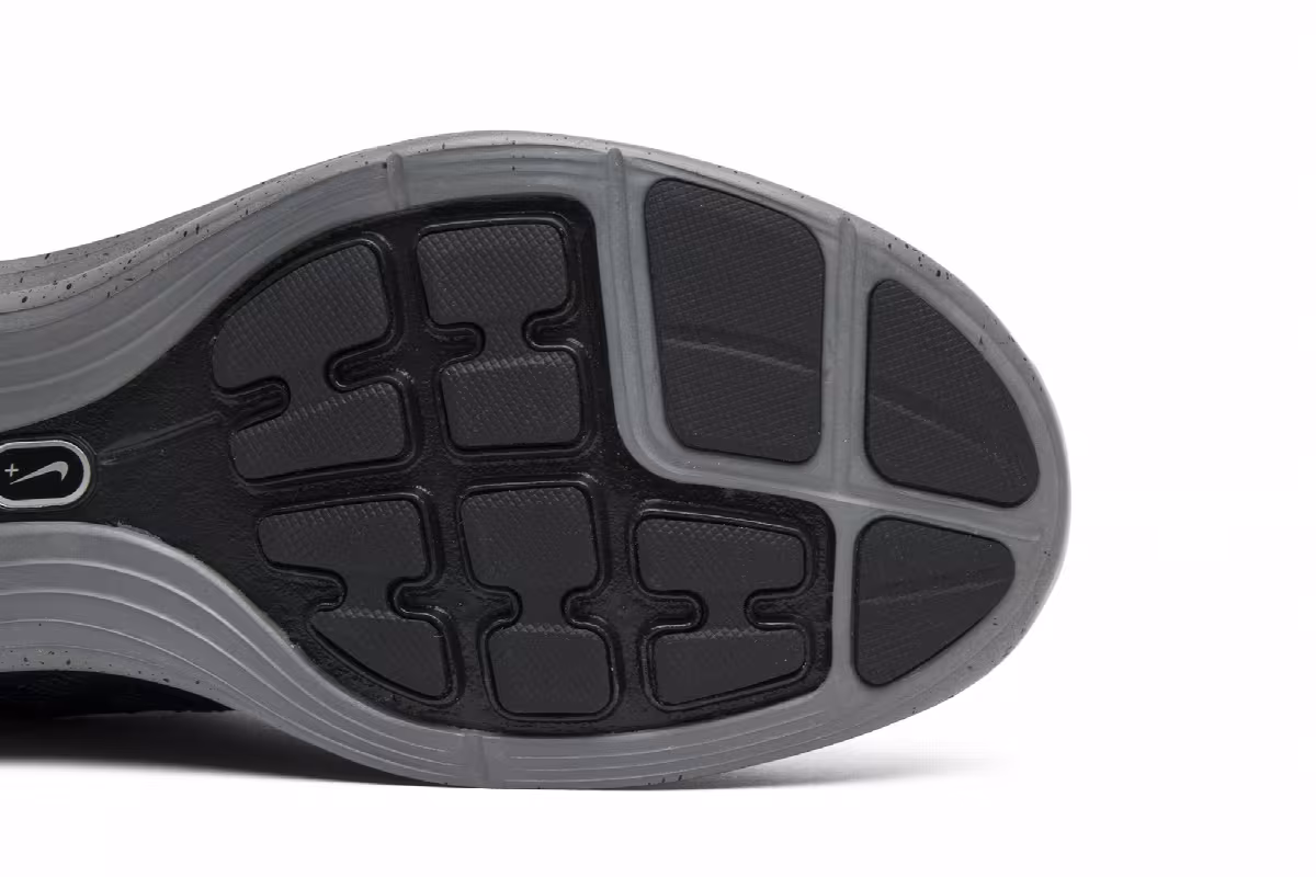 Supreme x Nike Flyknit Lunar1+ Black, view 6