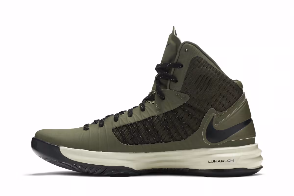 Undefeated x Nike Hyperdunk SP Olive, view 4