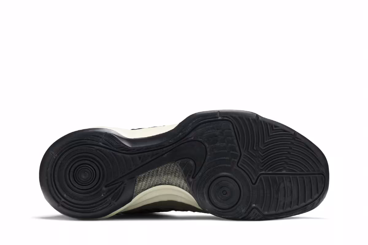 Undefeated x Nike Hyperdunk SP Olive, view 5