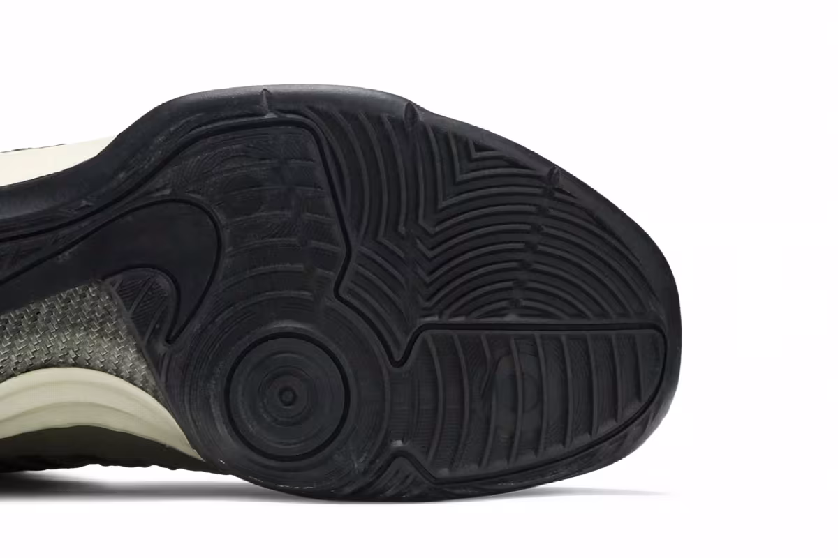 Undefeated x Nike Hyperdunk SP Olive, view 6