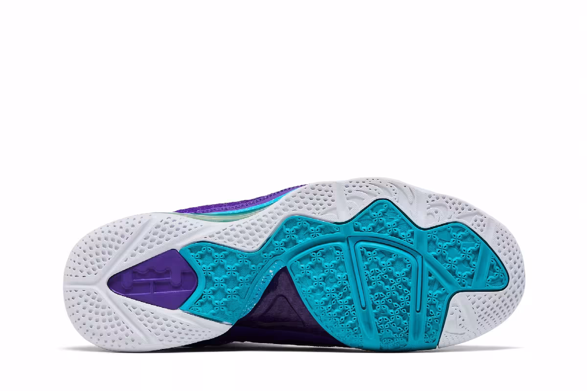 Nike LeBron 9 Summit Lake Hornets, view 5