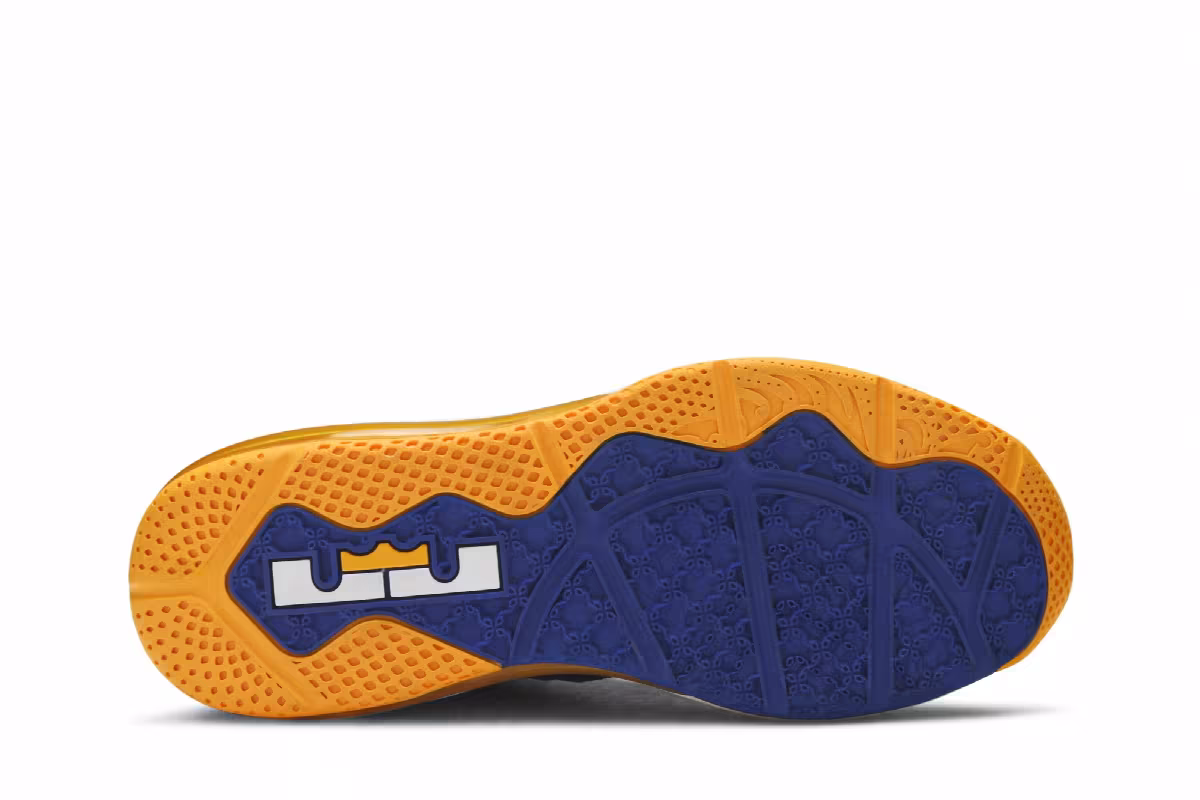 Nike LeBron 9 Low Entourage, view 5