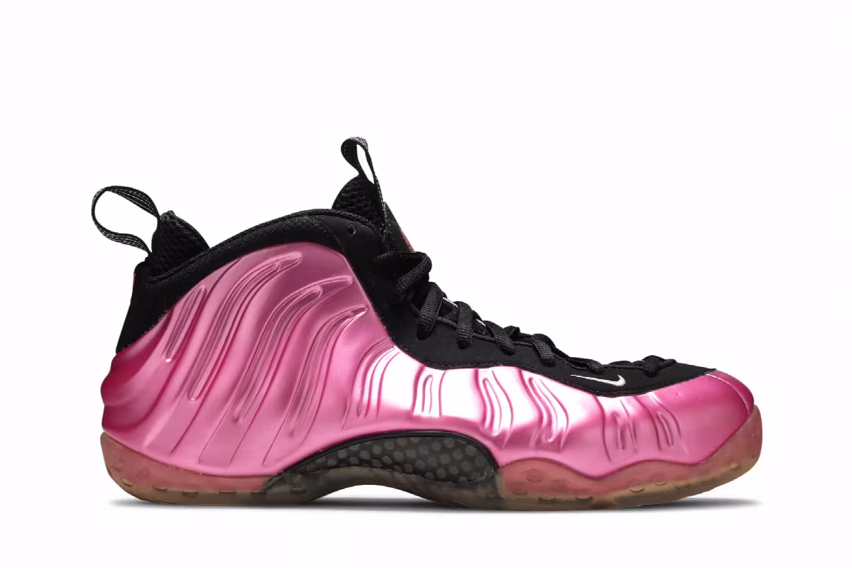 Nike Air Foamposite One Pearlized Pink, view 2