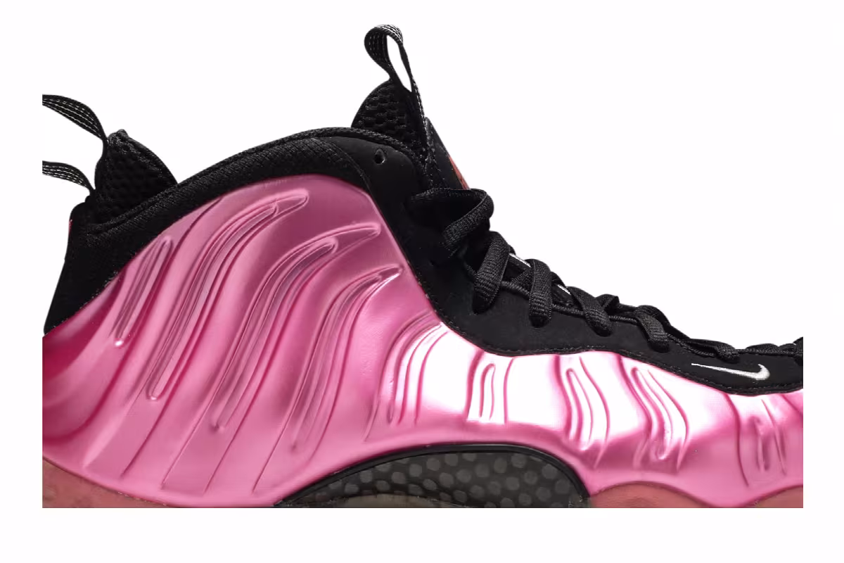 Nike Air Foamposite One Pearlized Pink, view 3