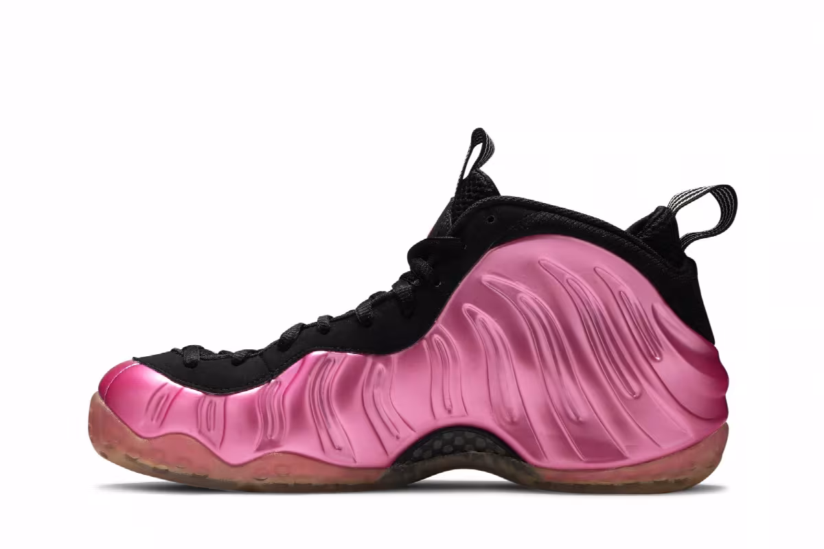 Nike Air Foamposite One Pearlized Pink, view 4