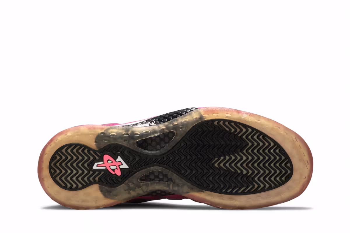 Nike Air Foamposite One Pearlized Pink, view 5