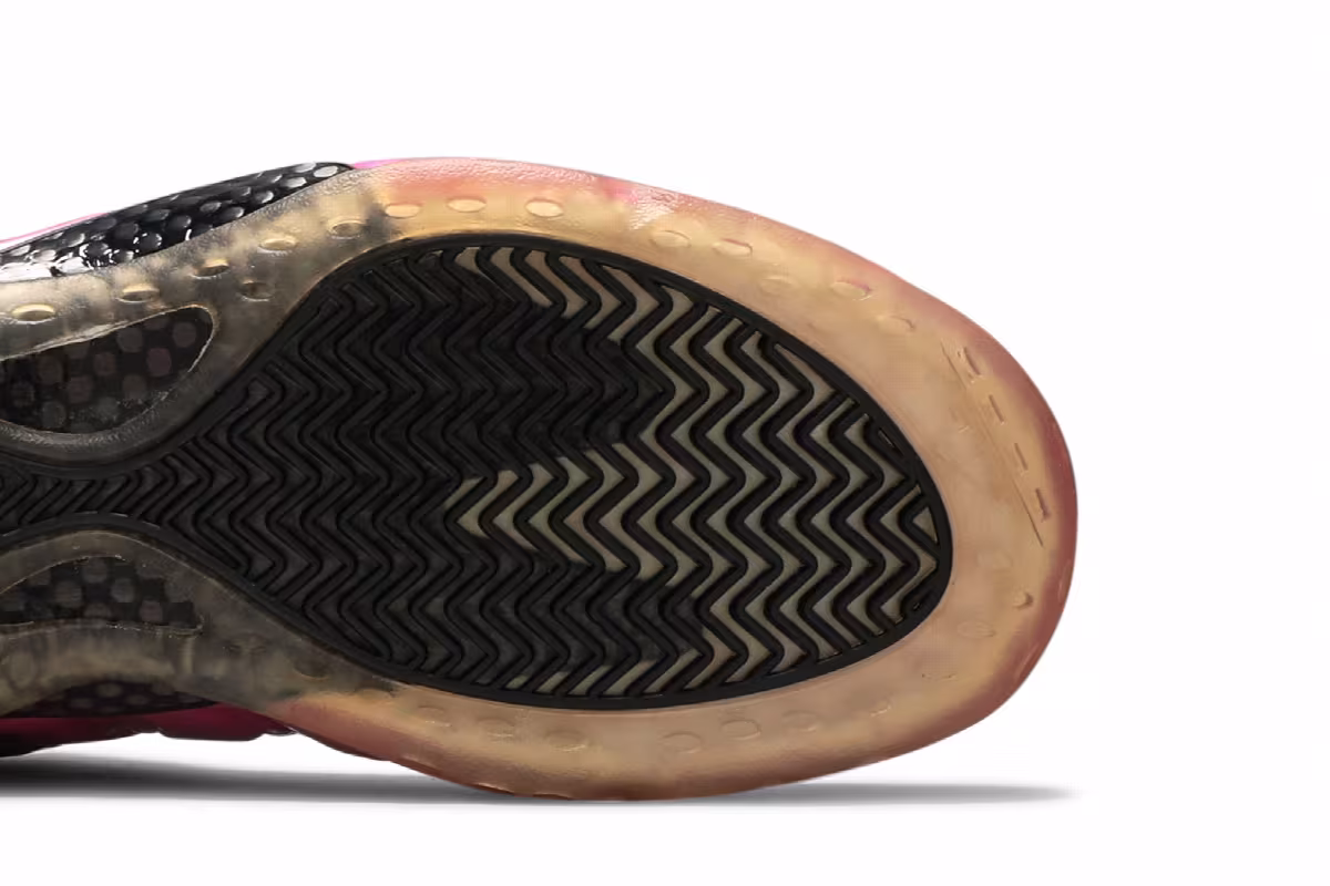 Nike Air Foamposite One Pearlized Pink, view 6
