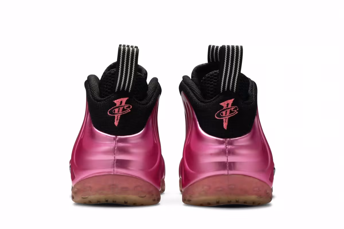 Nike Air Foamposite One Pearlized Pink, view 7