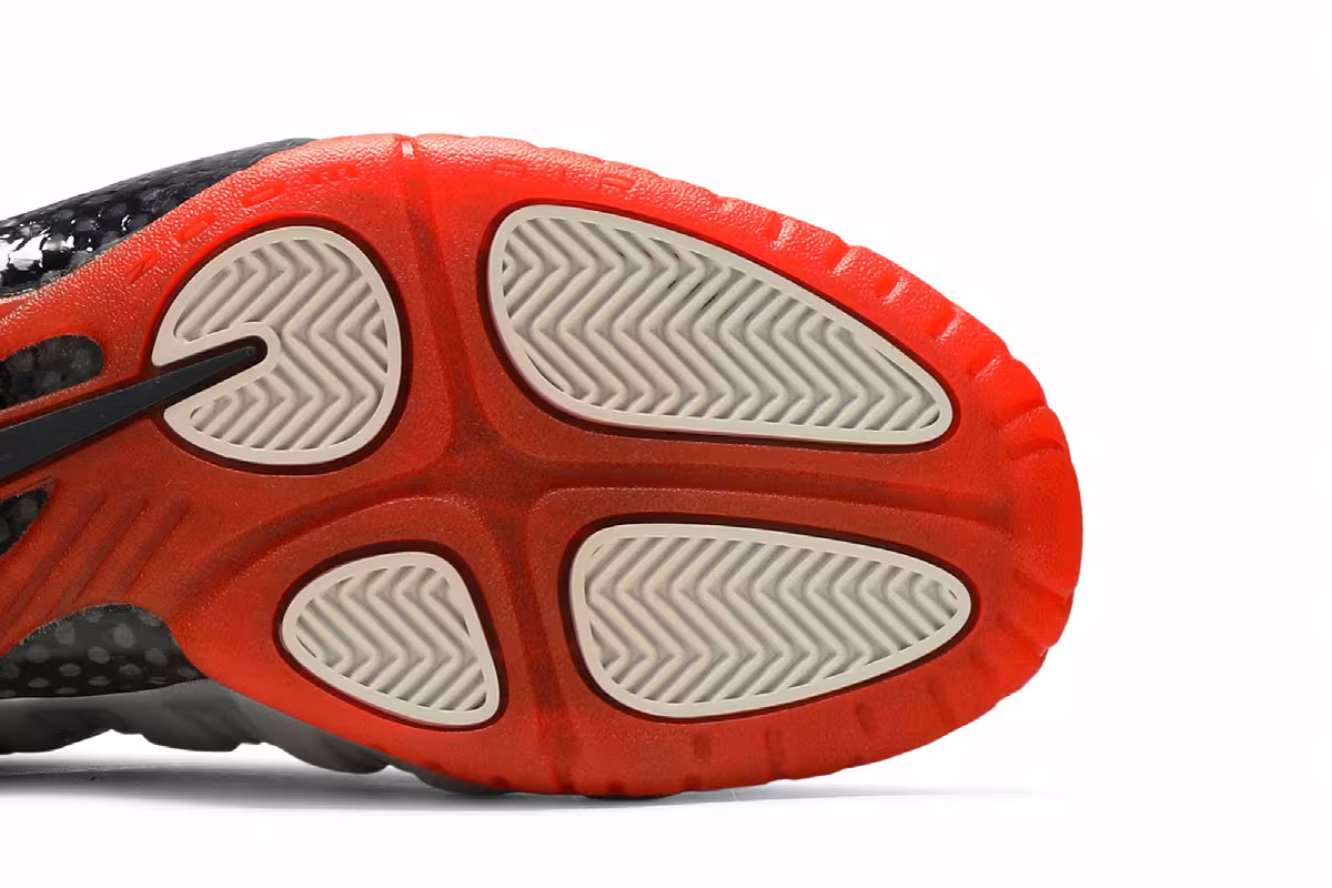 Nike Air Foamposite Pro Crimson, view 6