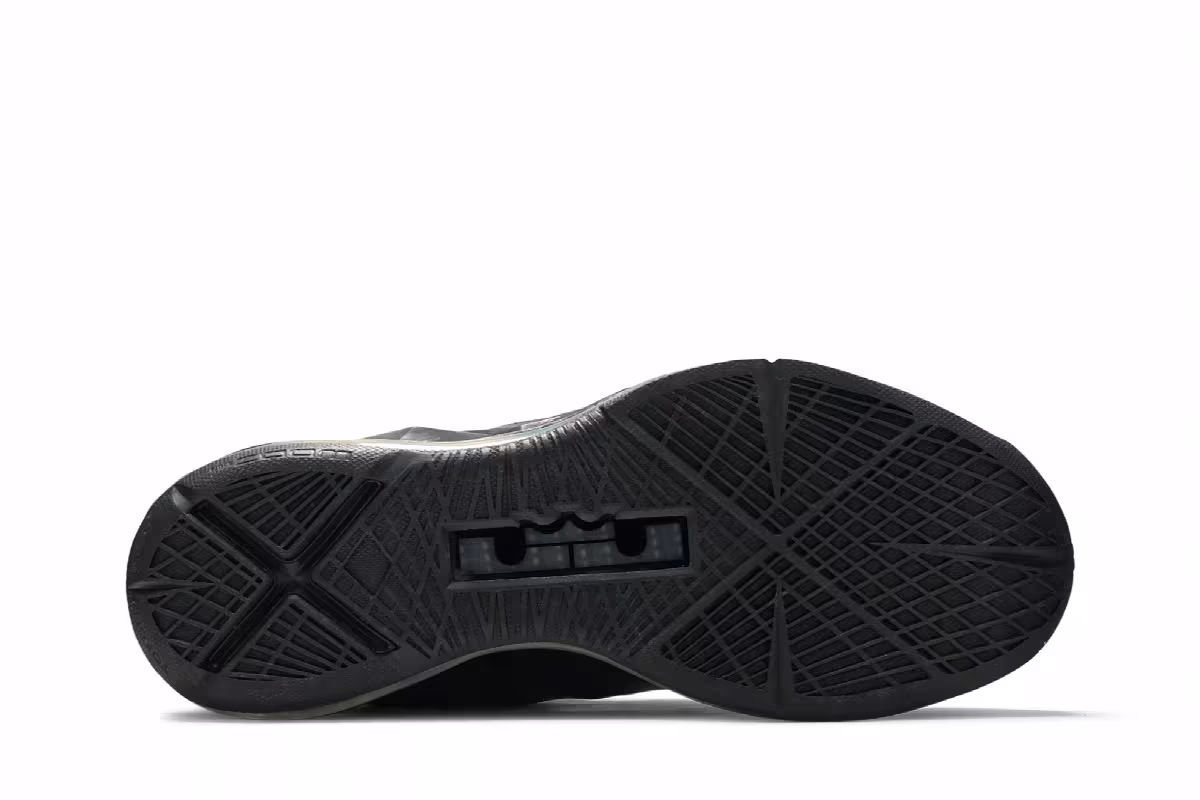 Nike LeBron 10 Carbon, view 5