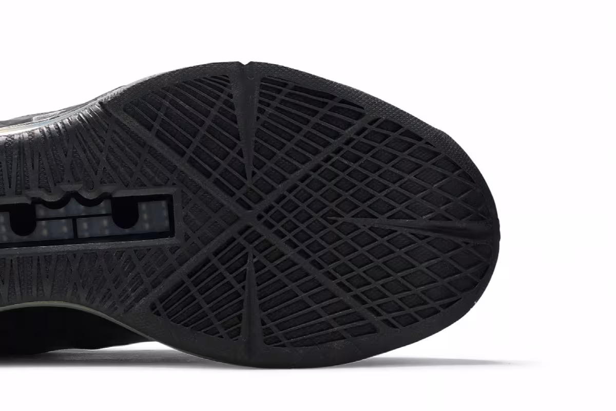 Nike LeBron 10 Carbon, view 6